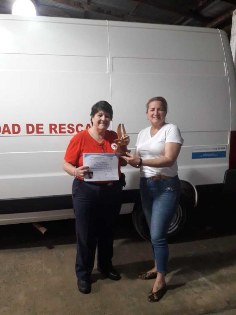 Entrega Premio Isaco a Jefa Bomberos de Alvear